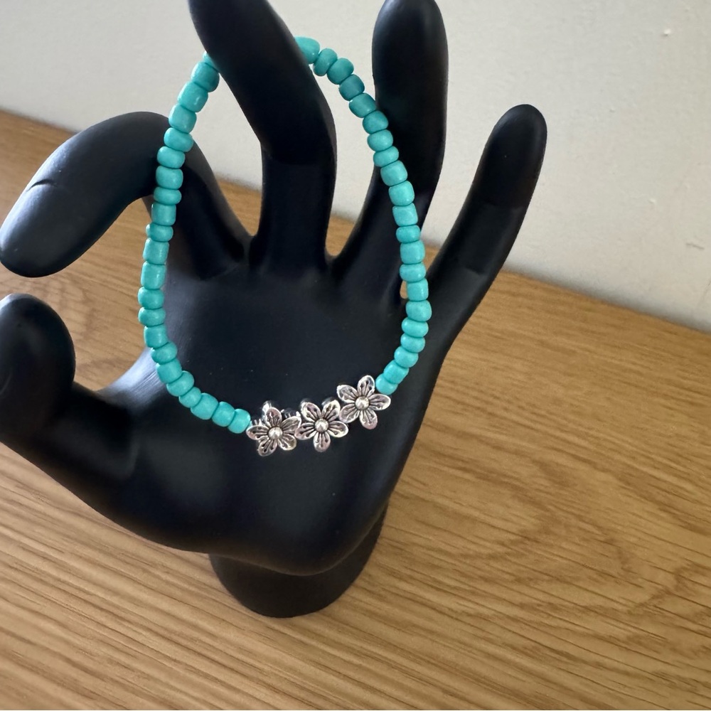 Glass Elastic Beaded Bracelet Metal Antique Silver Plated Flower Teal